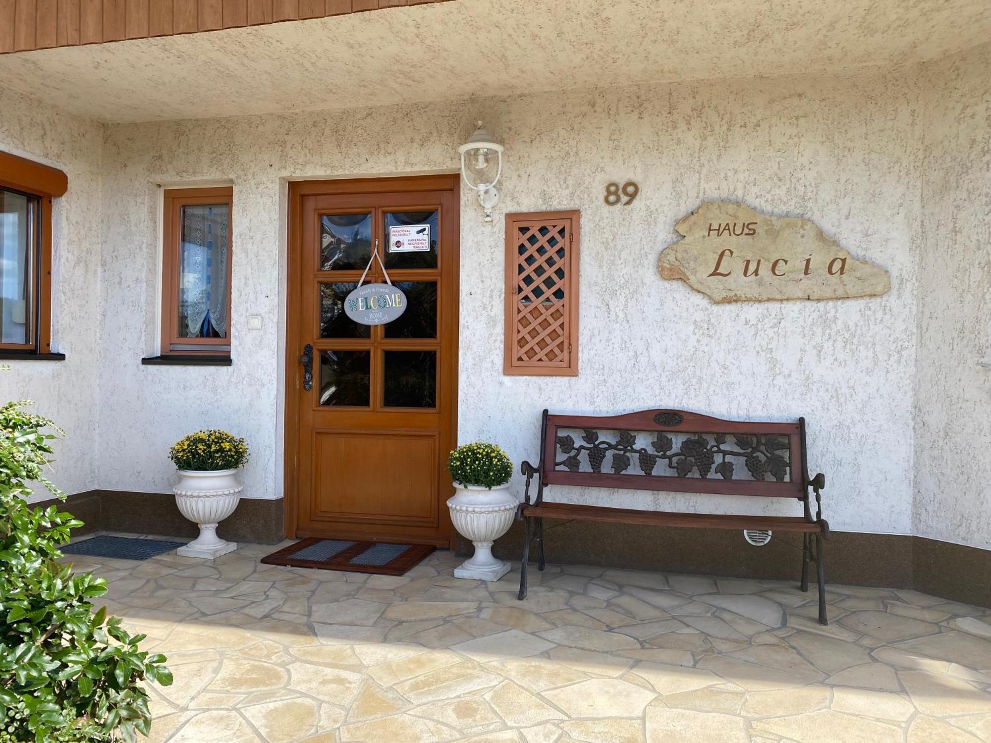 Haus Lucia Apartment Eger Luaran gambar