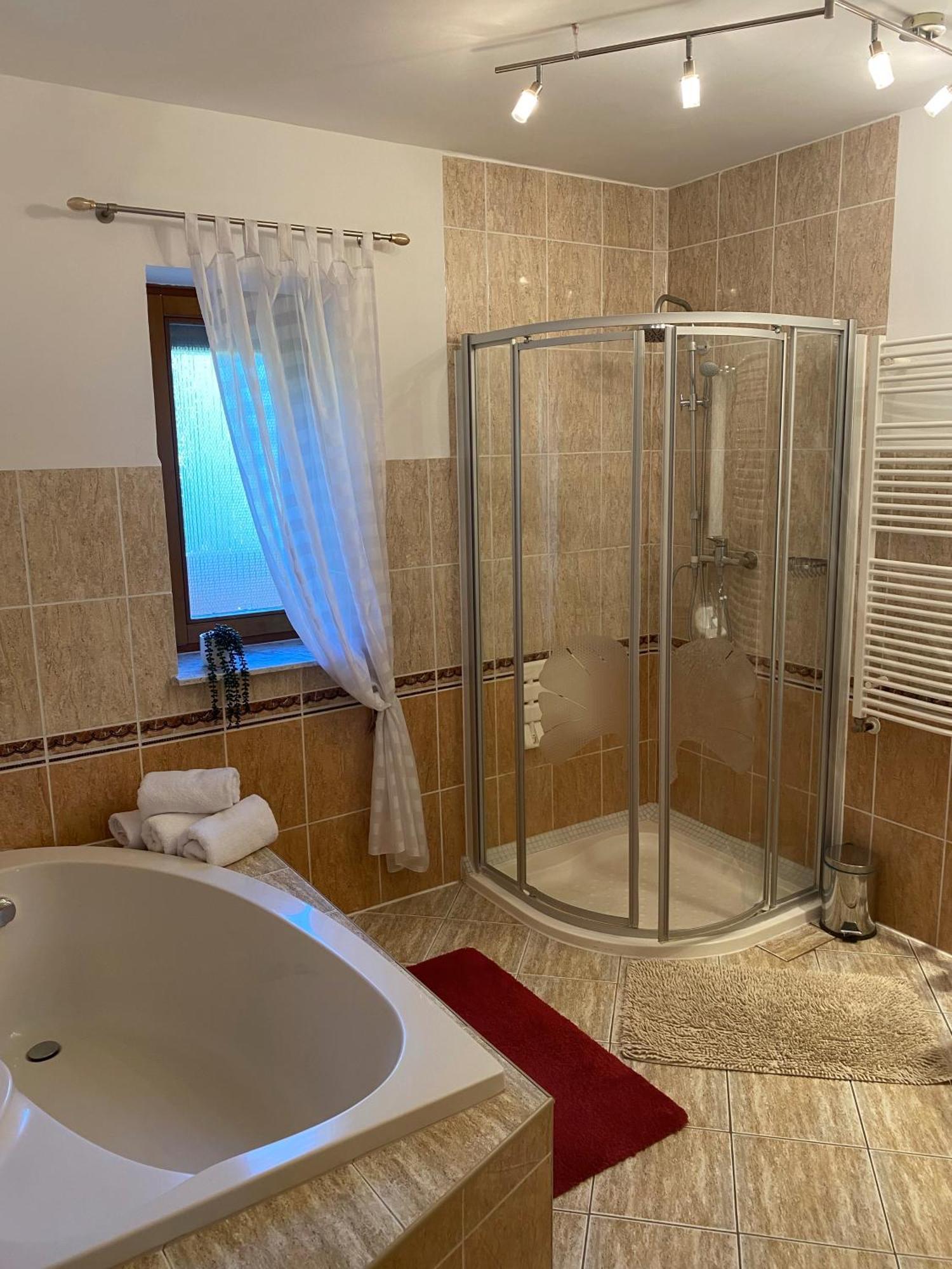 Haus Lucia Apartment Eger Luaran gambar