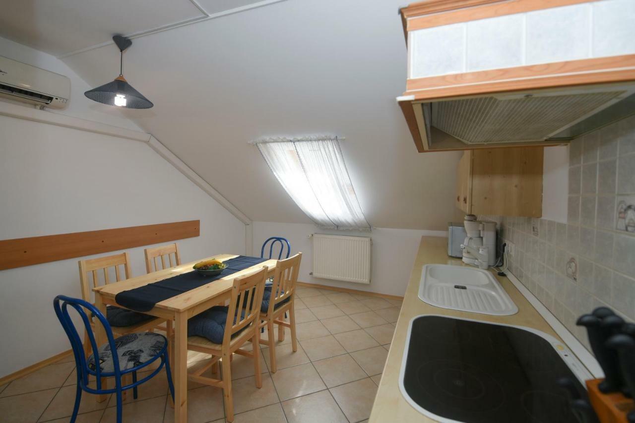 Haus Lucia Apartment Eger Luaran gambar