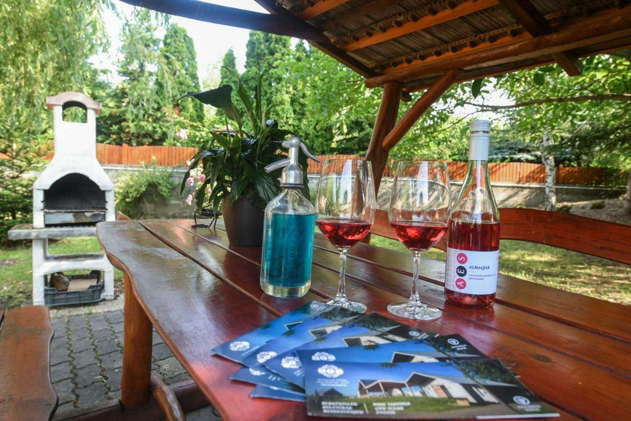 Haus Lucia Apartment Eger Luaran gambar