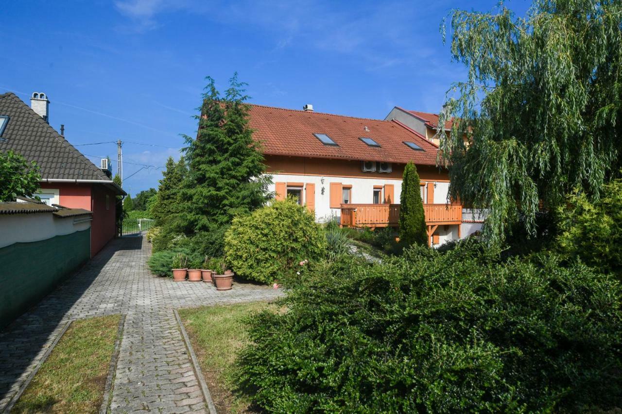 Haus Lucia Apartment Eger Luaran gambar
